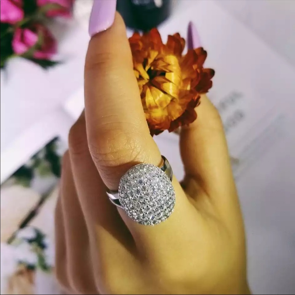 New Women’s 925 Silver Beautiful Oval Diamond Ring